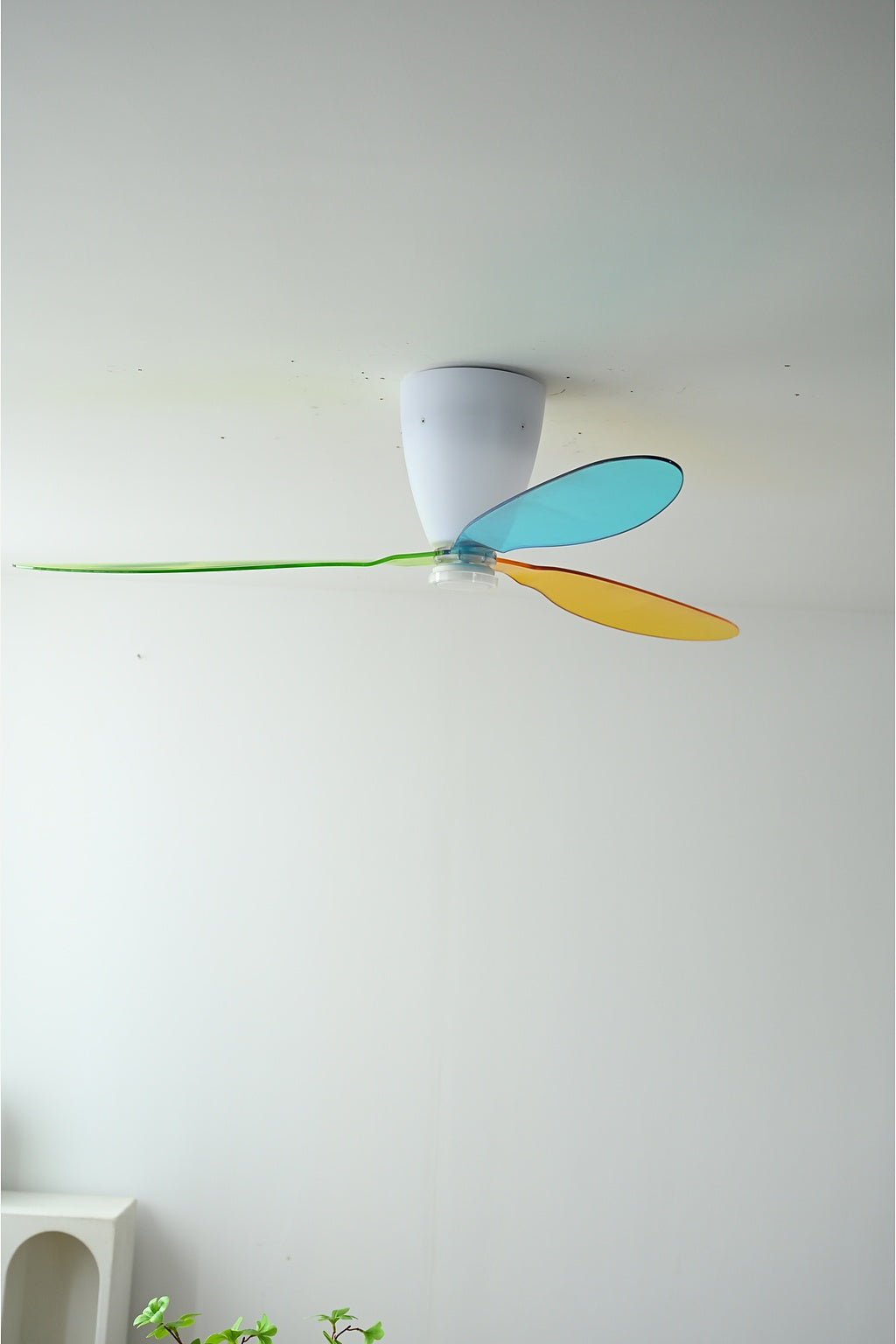 
Multicolor Translucent-Blade Ceiling Fan with Light - FAN933-01