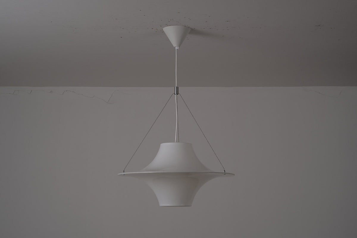 
White Acrylic Saucer Pendant Light
