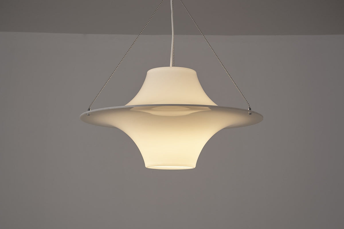 
White Acrylic Saucer Pendant Light